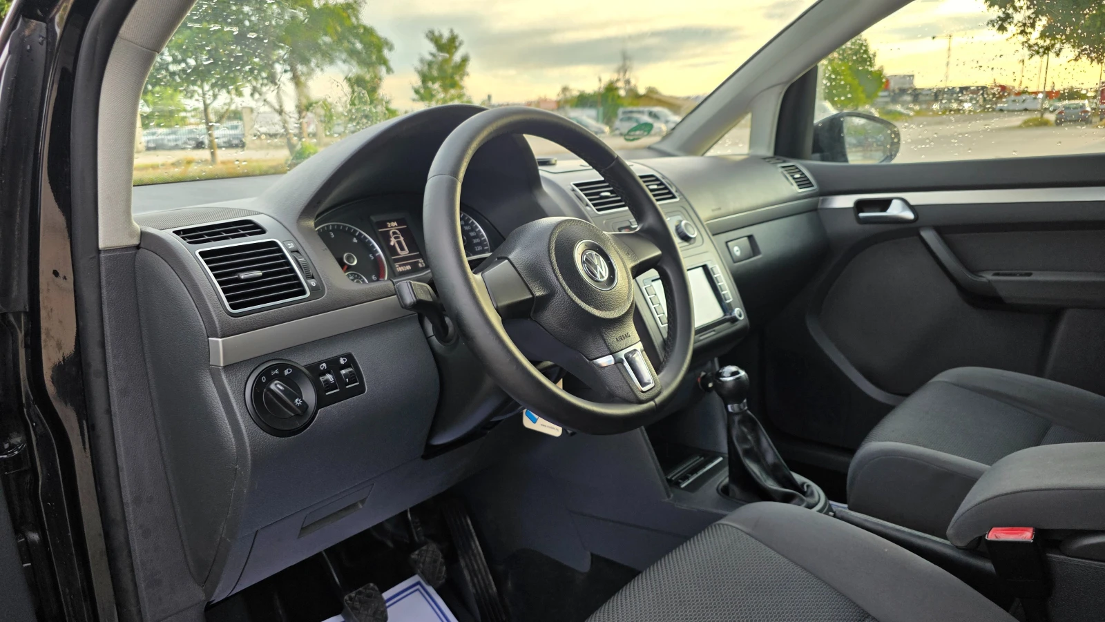 VW Touran УНИКАТ/NAVI, снимка 6 - Автомобили и джипове - 55514002
