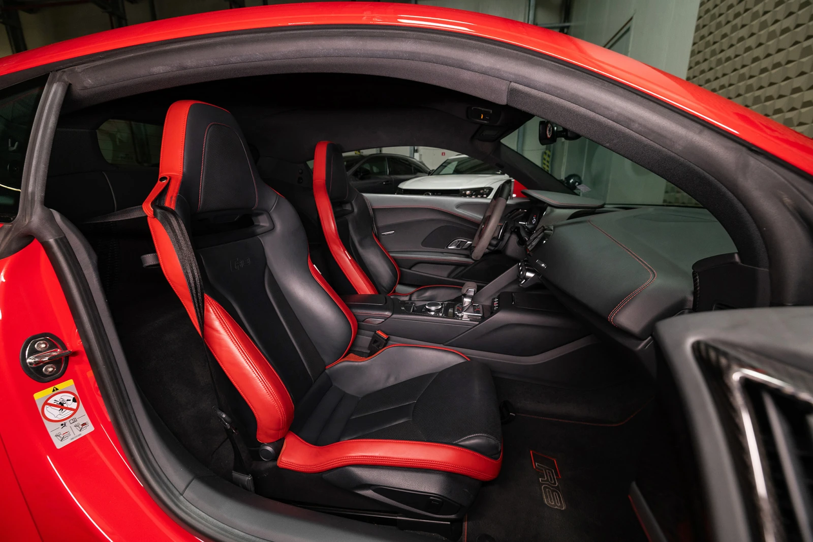 Audi R8 Coupe V10| RWD| Performance| 7Cars| Гаранция, снимка 10 - Автомобили и джипове - 56017651
