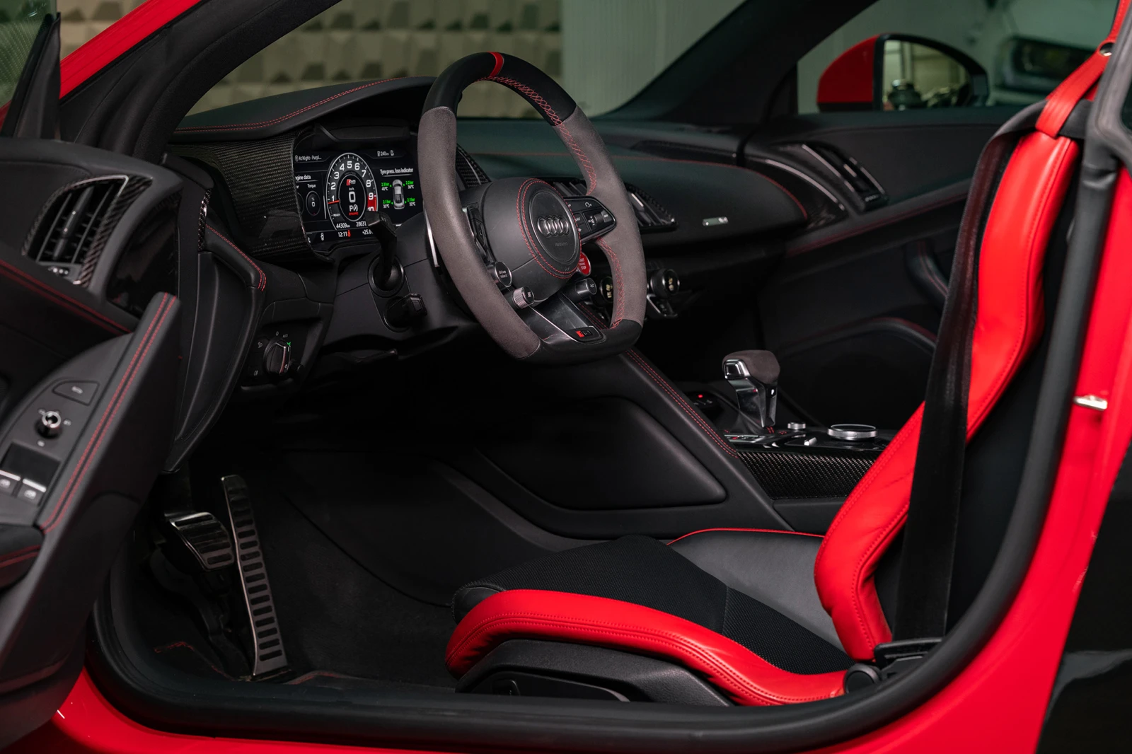 Audi R8 Coupe V10| RWD| Performance| 7Cars| Гаранция, снимка 7 - Автомобили и джипове - 56017651