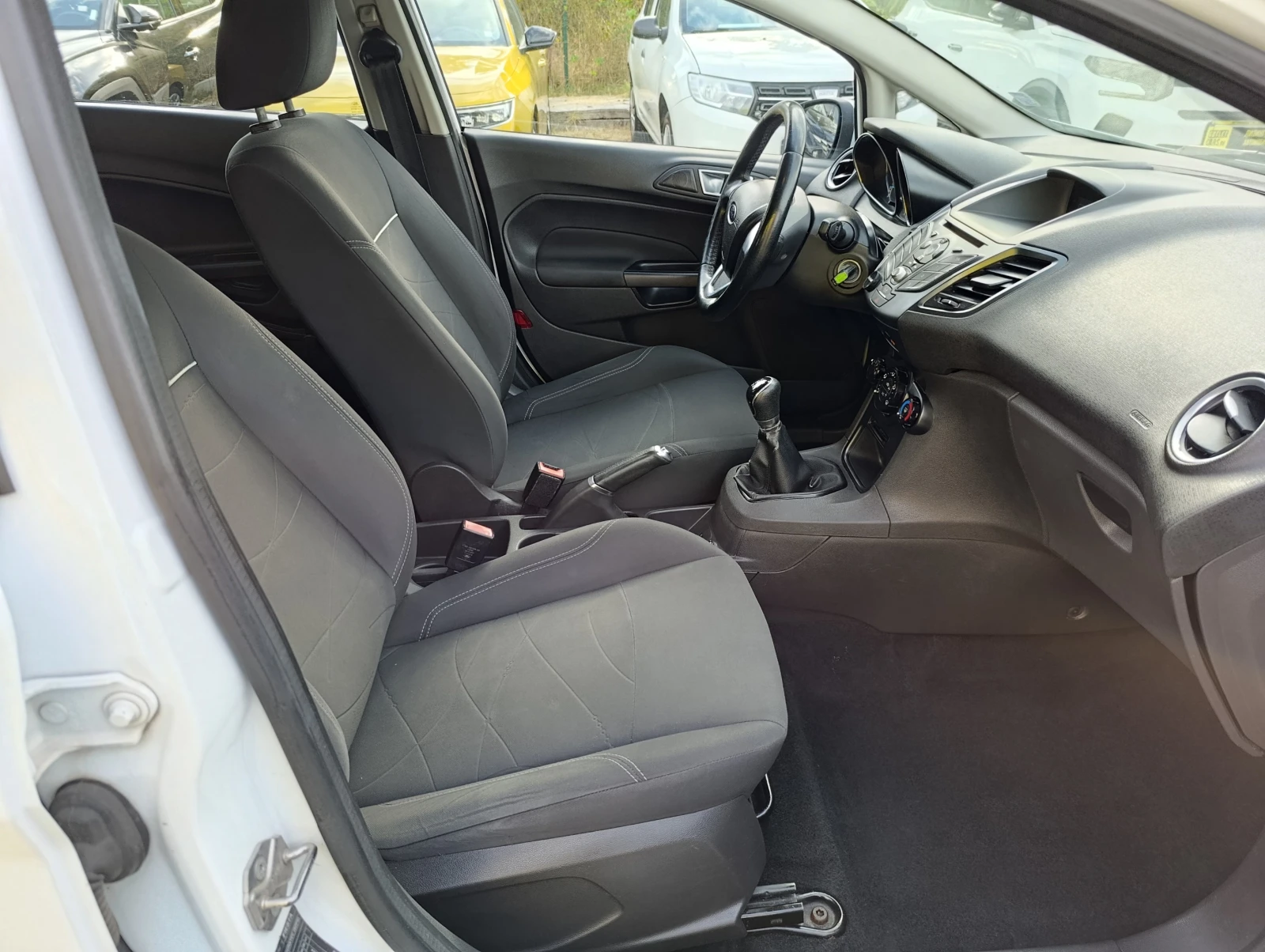 Ford Fiesta 1.25 82кс, снимка 10 - Автомобили и джипове - 56297026