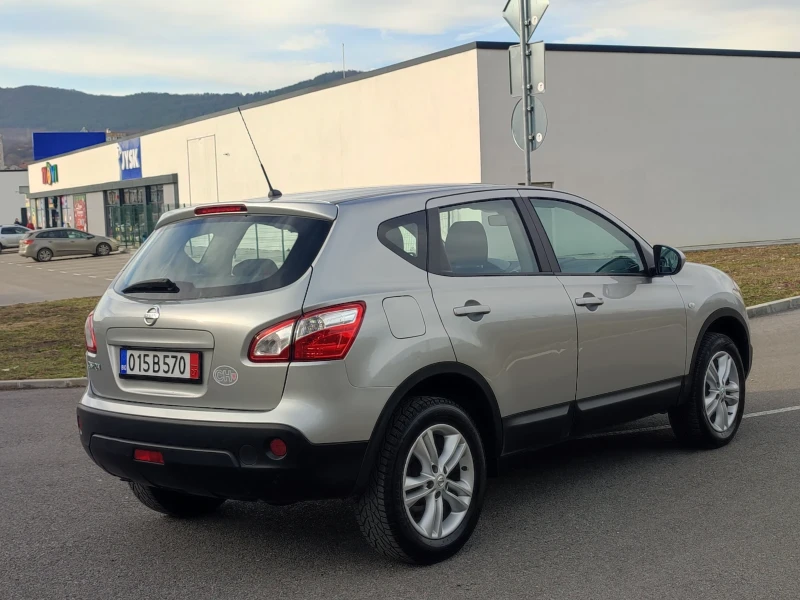 Nissan Qashqai 2.0i 4X4  НАВИ ШВЕЙЦАРИЯ , снимка 5 - Автомобили и джипове - 48417702