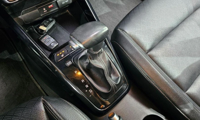 Kia Stonic Diesel 1.6 Trendy * НАЙ-ДОБРА ЦЕНА В БЪЛГАРИЯ* , снимка 9 - Автомобили и джипове - 52112135