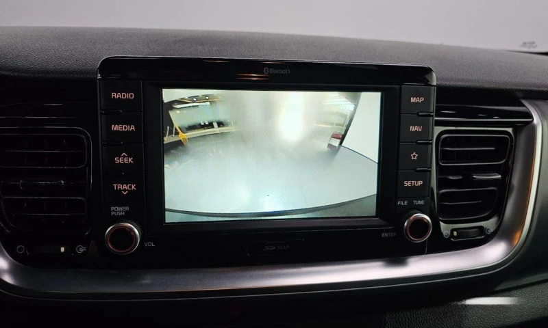 Kia Stonic Diesel 1.6 Trendy * НАЙ-ДОБРА ЦЕНА В БЪЛГАРИЯ* , снимка 15 - Автомобили и джипове - 52112135