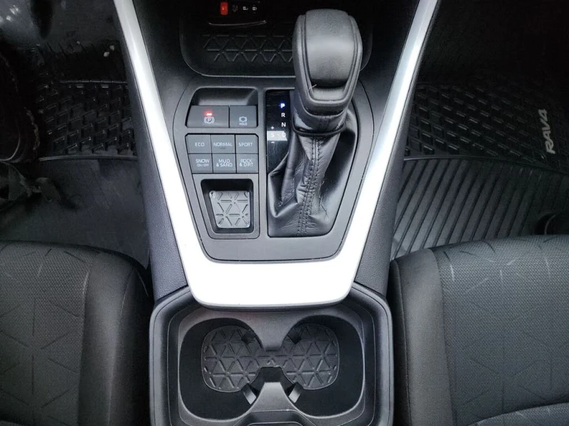 Toyota Rav4 XLE* AWD* АвтоКредит* (ЦЕНА ДО БГ), снимка 9 - Автомобили и джипове - 53391739
