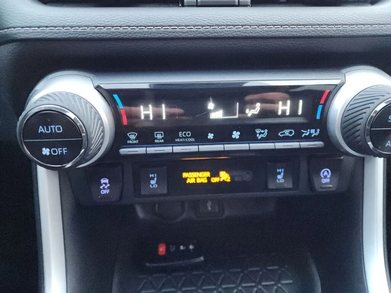 Toyota Rav4 XLE* AWD* АвтоКредит* (ЦЕНА ДО БГ), снимка 17 - Автомобили и джипове - 53391739