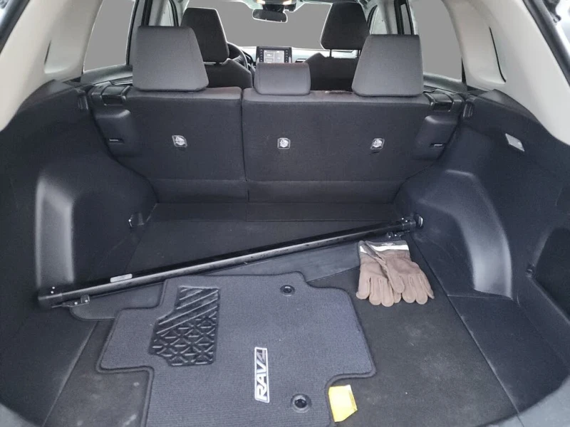 Toyota Rav4 XLE* AWD* АвтоКредит* (ЦЕНА ДО БГ), снимка 7 - Автомобили и джипове - 53391739