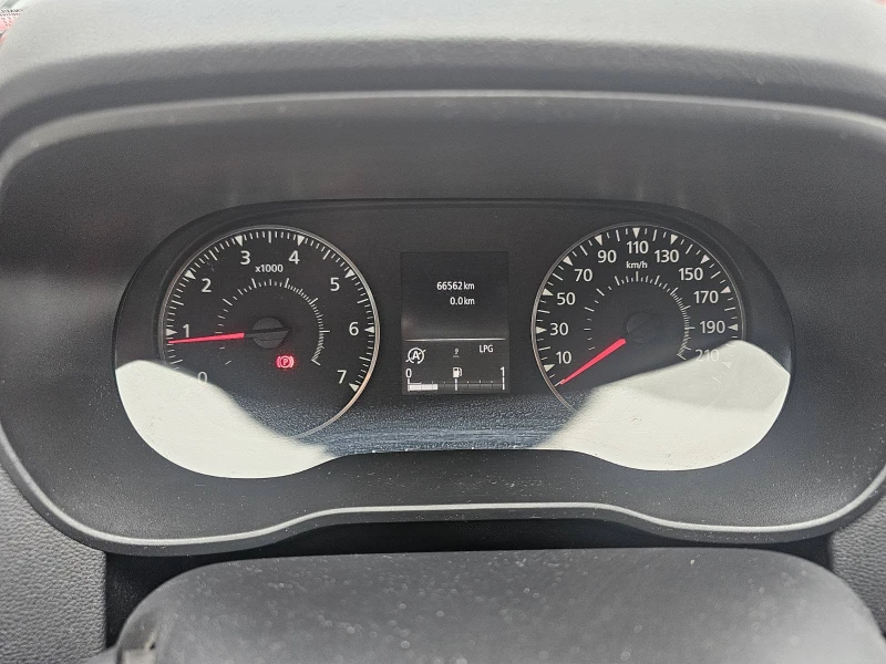 Dacia Duster 1.0 TCe 90 Stop&Start LPG 4x2, снимка 8 - Автомобили и джипове - 53437968