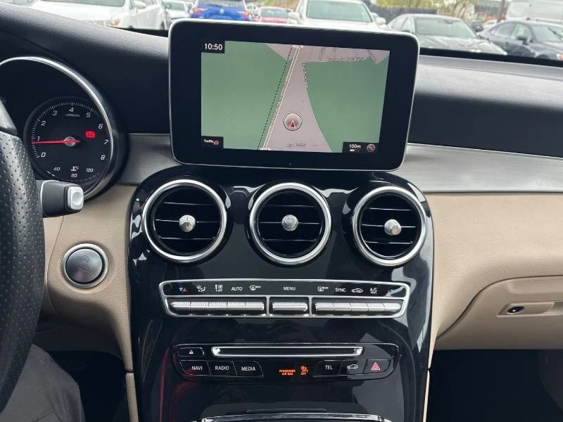 Mercedes-Benz GLC 300 * 4MATIC * ПОДГРЕВ * ПАМЕТ * PANO, снимка 9 - Автомобили и джипове - 54812327