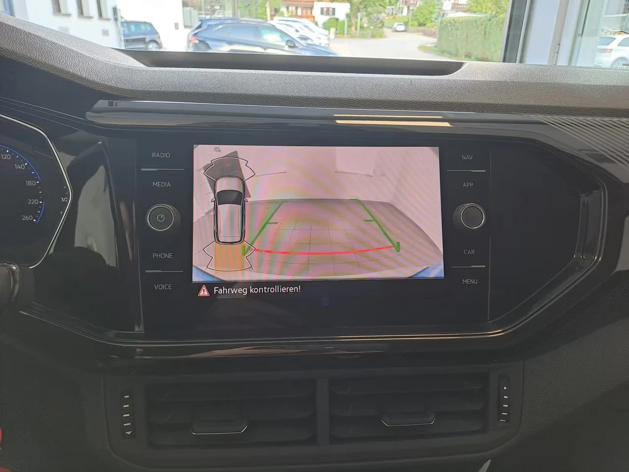 VW T-Cross STYLE/150HP/DSG/AHK/NAVI/CAM/LED/351g - изображение 8