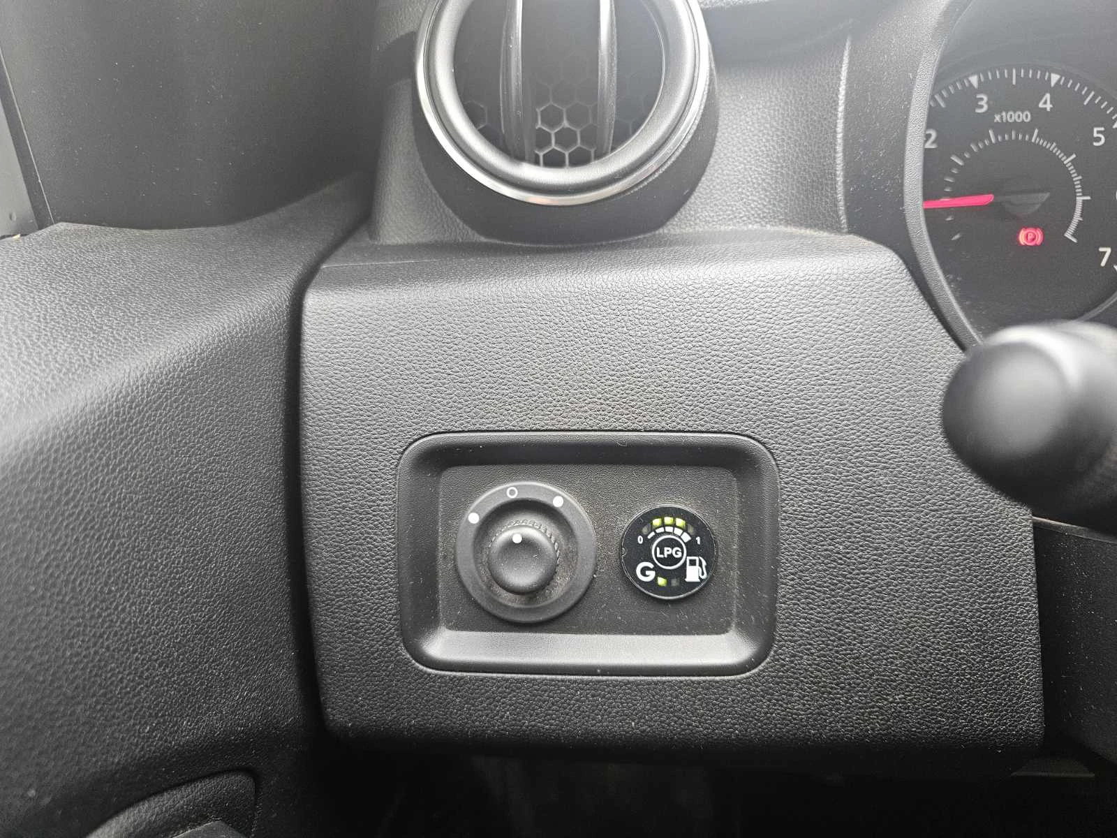 Dacia Duster 1.0 TCe 90 Stop&Start LPG 4x2, снимка 11 - Автомобили и джипове - 53437968