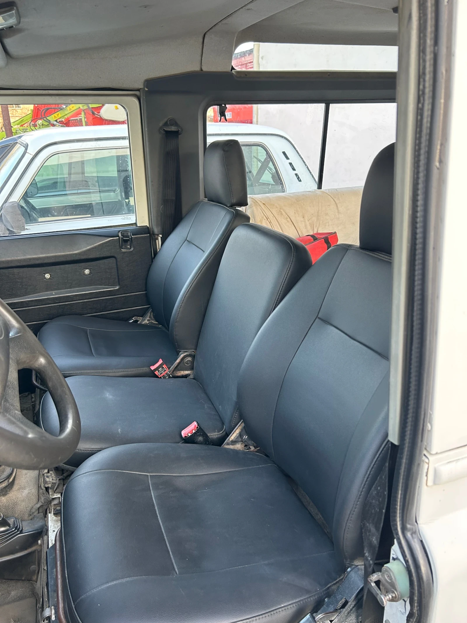 Land Rover Defender 2.5, снимка 5 - Автомобили и джипове - 53810859