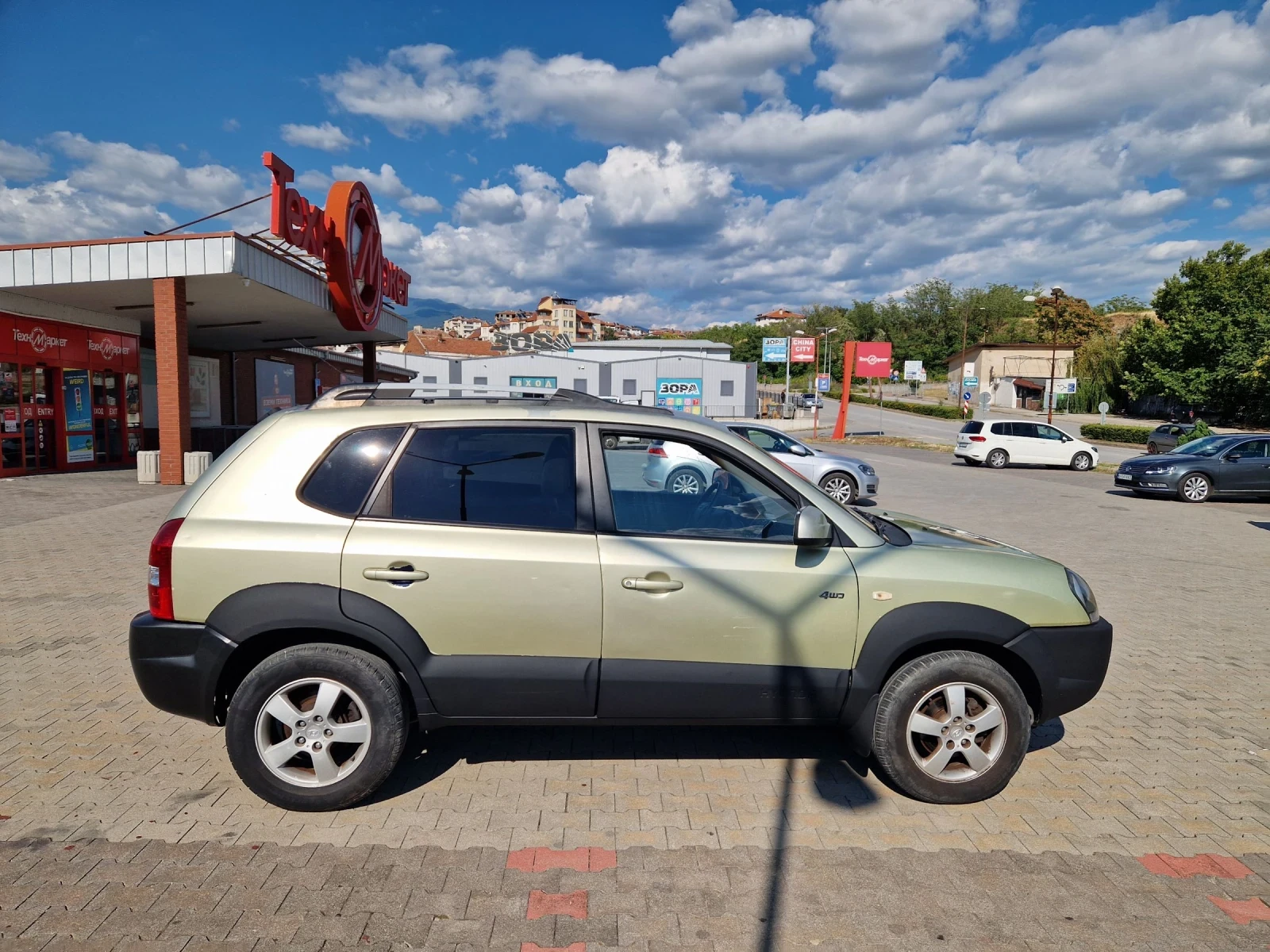 Hyundai Tucson 2.0i  4х4 + газ. уредба , снимка 4 - Автомобили и джипове - 55416397