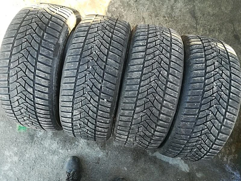 Гуми Зимни 225/50R17, снимка 2 - Гуми и джанти - 24217931