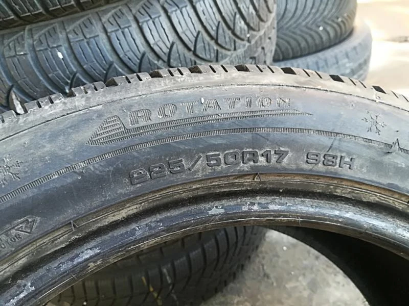 Гуми Зимни 225/50R17, снимка 7 - Гуми и джанти - 24217931