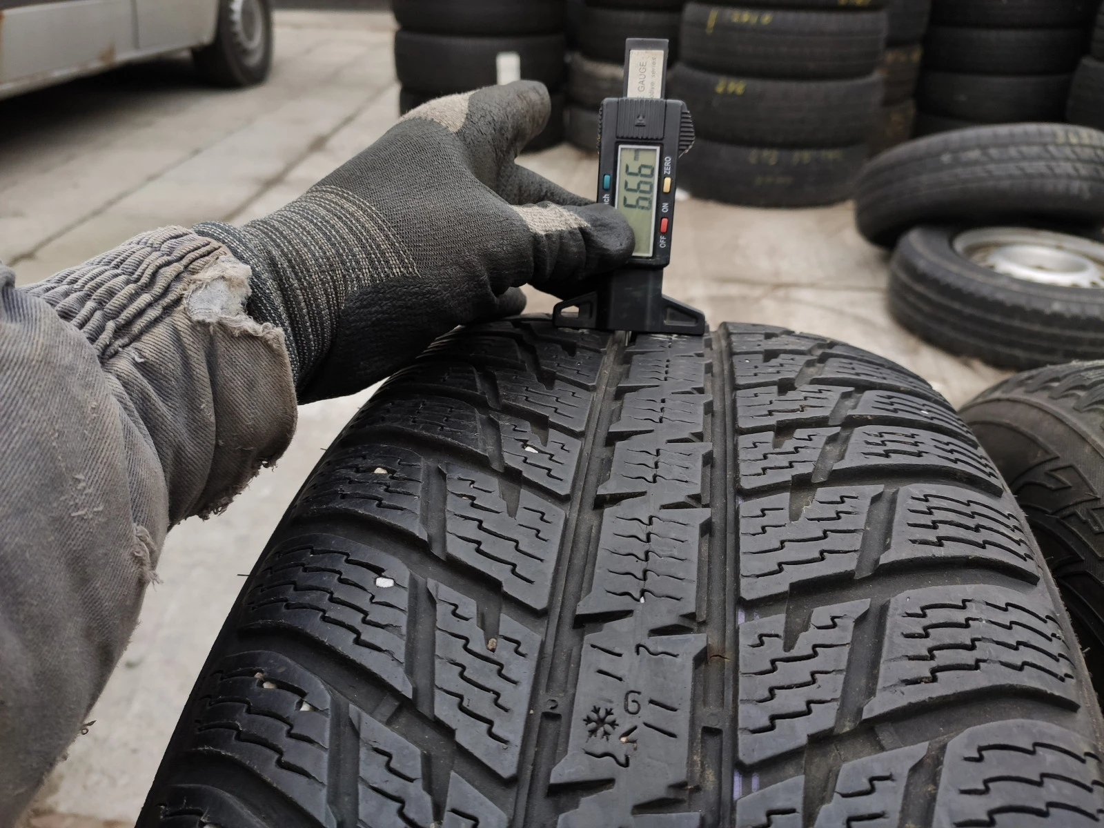  235/60R17 | Mobile.bg   4