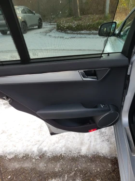 Mercedes-Benz C 220, снимка 15