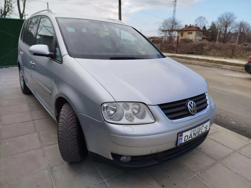 VW Touran 1.9 TDI, снимка 4 - Автомобили и джипове - 46750422