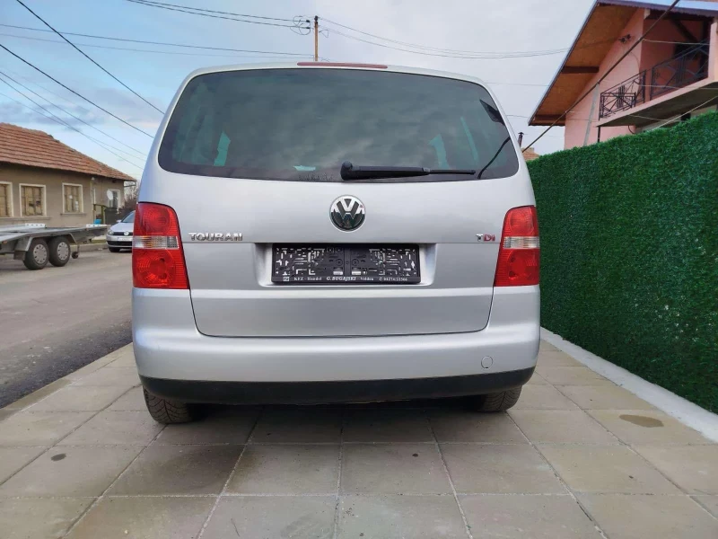 VW Touran 1.9 TDI, снимка 5 - Автомобили и джипове - 46750422