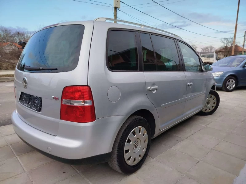 VW Touran 1.9 TDI, снимка 2 - Автомобили и джипове - 46750422