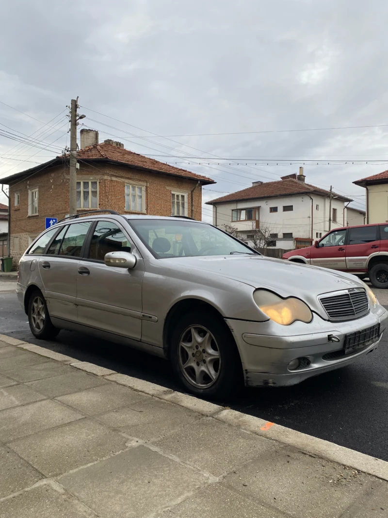 Mercedes-Benz C 220 2.2 CDI, снимка 4 - Автомобили и джипове - 48483149