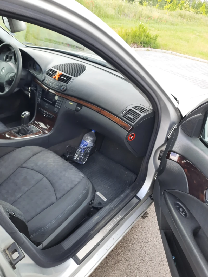 Mercedes-Benz E 220, снимка 9 - Автомобили и джипове - 51916109