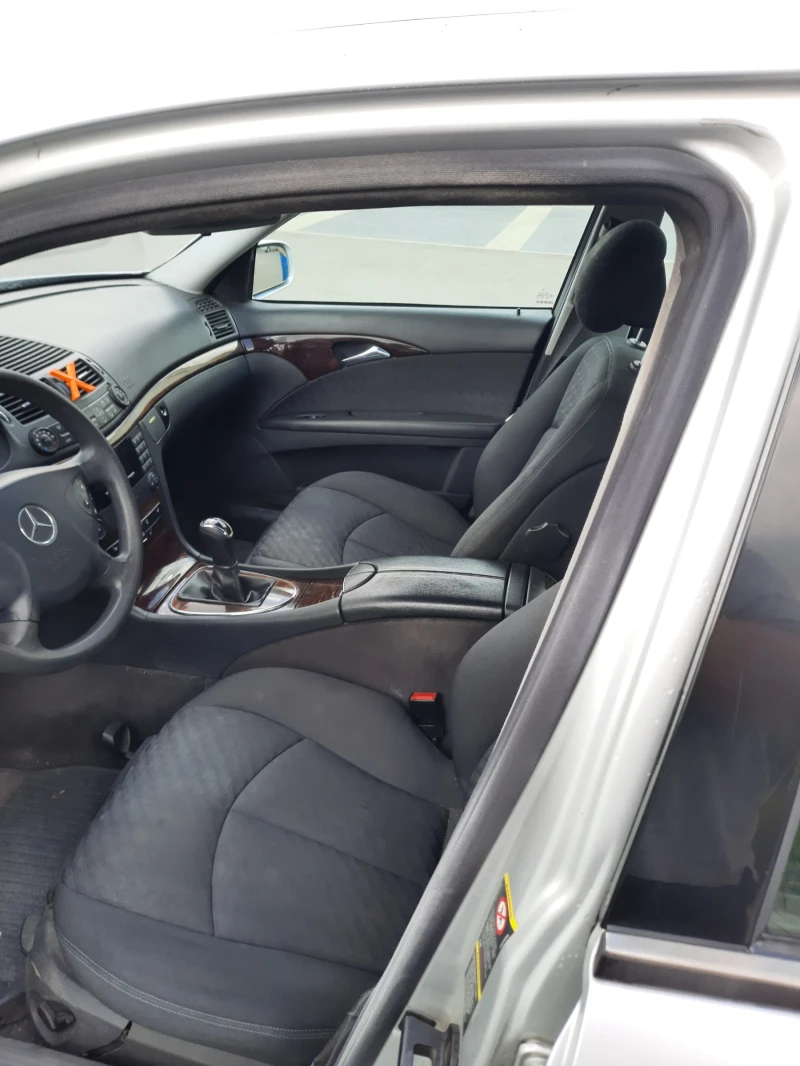 Mercedes-Benz E 220, снимка 7 - Автомобили и джипове - 51916109