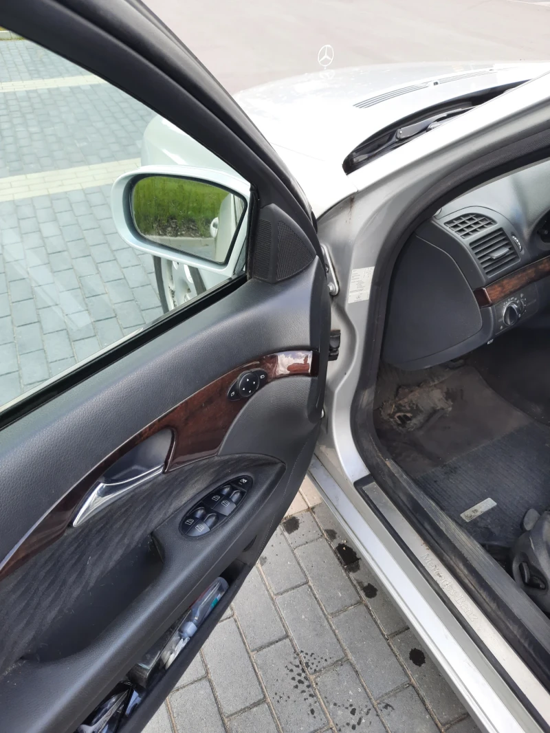 Mercedes-Benz E 220, снимка 5 - Автомобили и джипове - 51916109