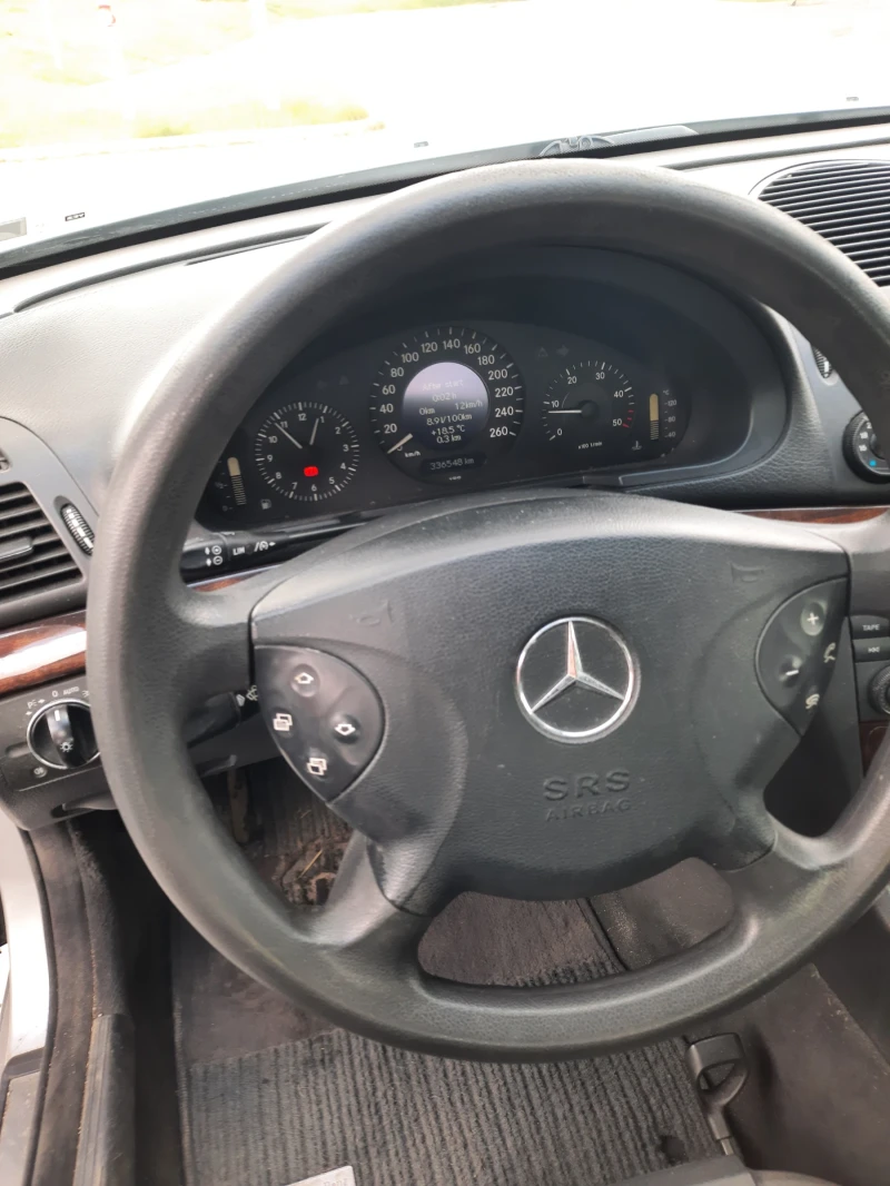 Mercedes-Benz E 220, снимка 6 - Автомобили и джипове - 51916109