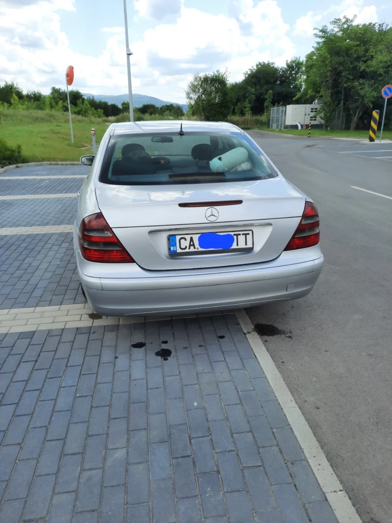 Mercedes-Benz E 220, снимка 2 - Автомобили и джипове - 51916109