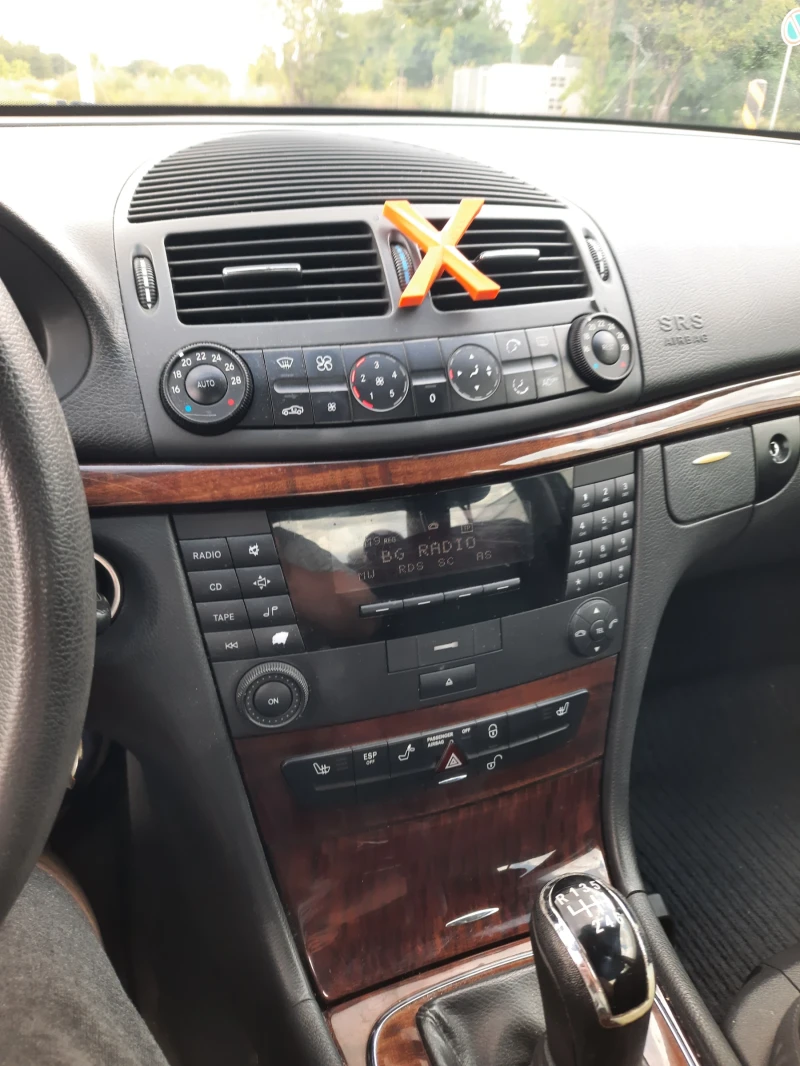 Mercedes-Benz E 220, снимка 8 - Автомобили и джипове - 51916109