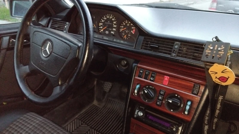 Mercedes-Benz 124, снимка 3 - Автомобили и джипове - 52456621