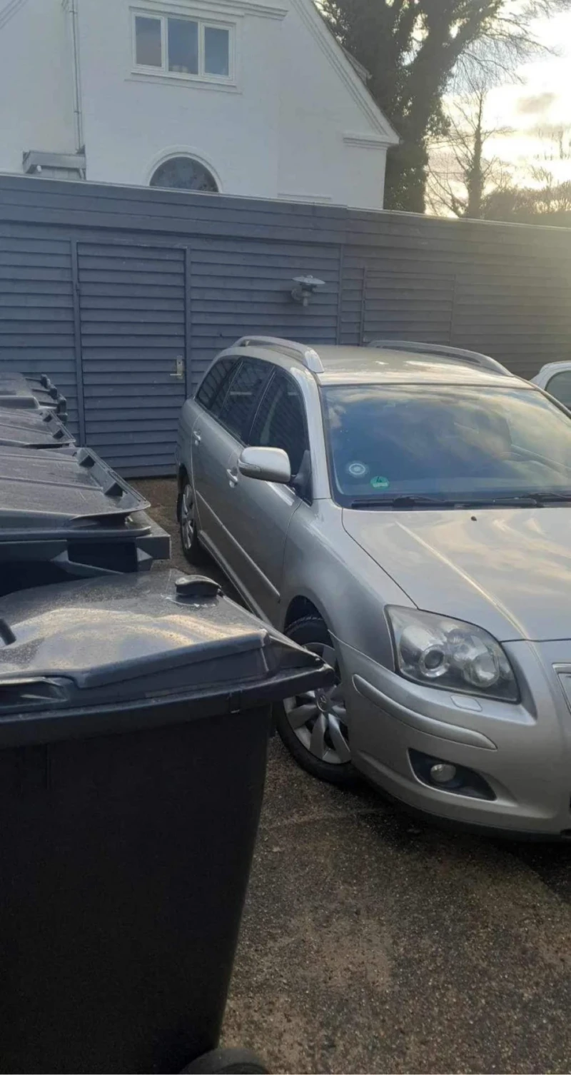 Toyota Avensis, снимка 3 - Автомобили и джипове - 52956553