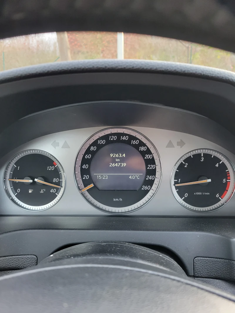 Mercedes-Benz C 220, снимка 2 - Автомобили и джипове - 52975464