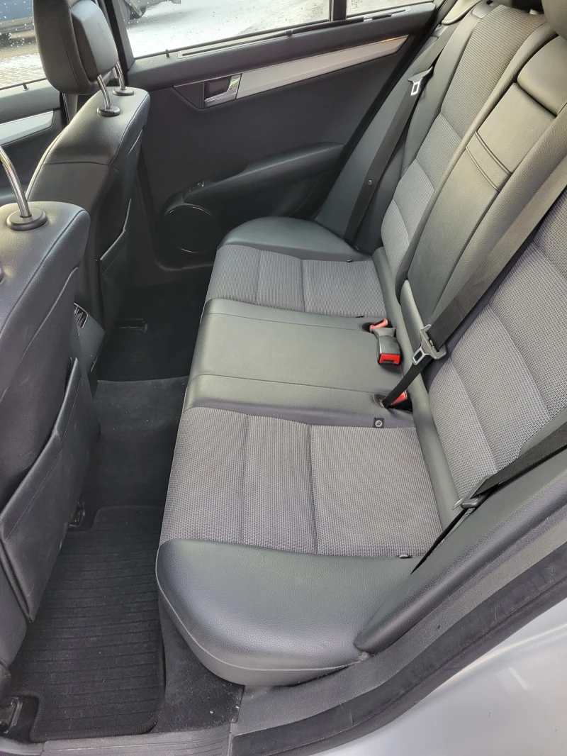 Mercedes-Benz C 220, снимка 11 - Автомобили и джипове - 52975464