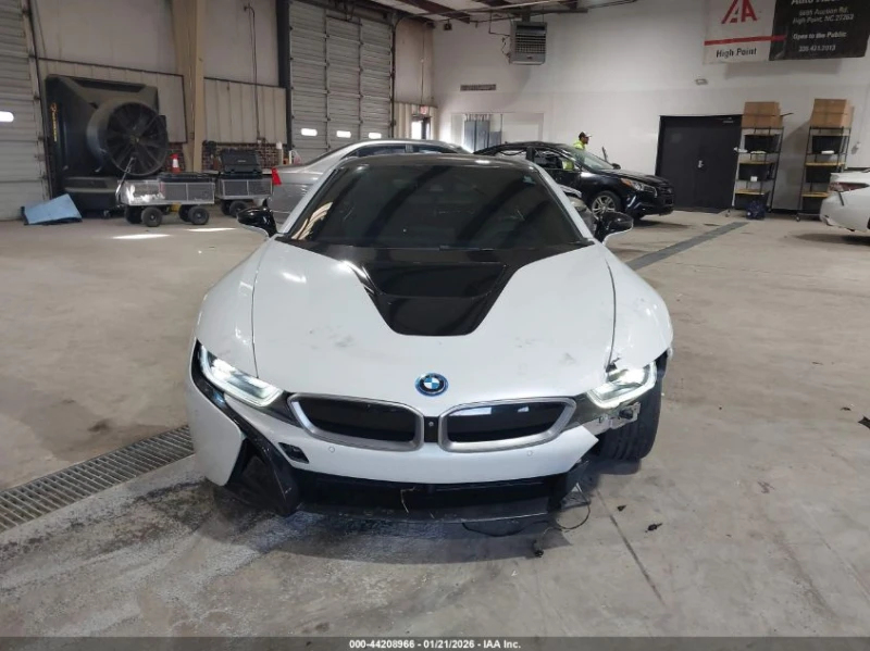 BMW i8 1.5l, снимка 13 - Автомобили и джипове - 53505957
