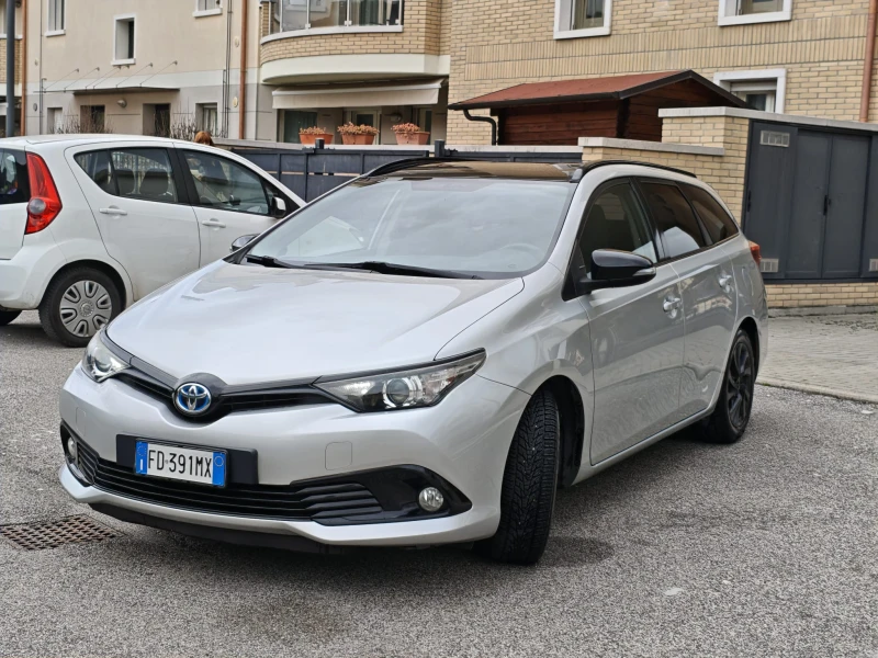 Toyota Auris TS Hybrid + GAS (Много икономичкна), снимка 3 - Автомобили и джипове - 53514714