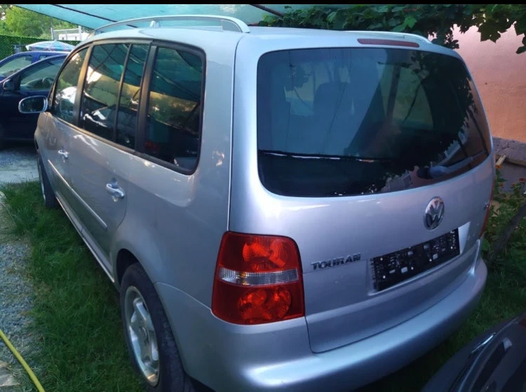 VW Touran 1.9 TDI, снимка 2 - Автомобили и джипове - 46750422