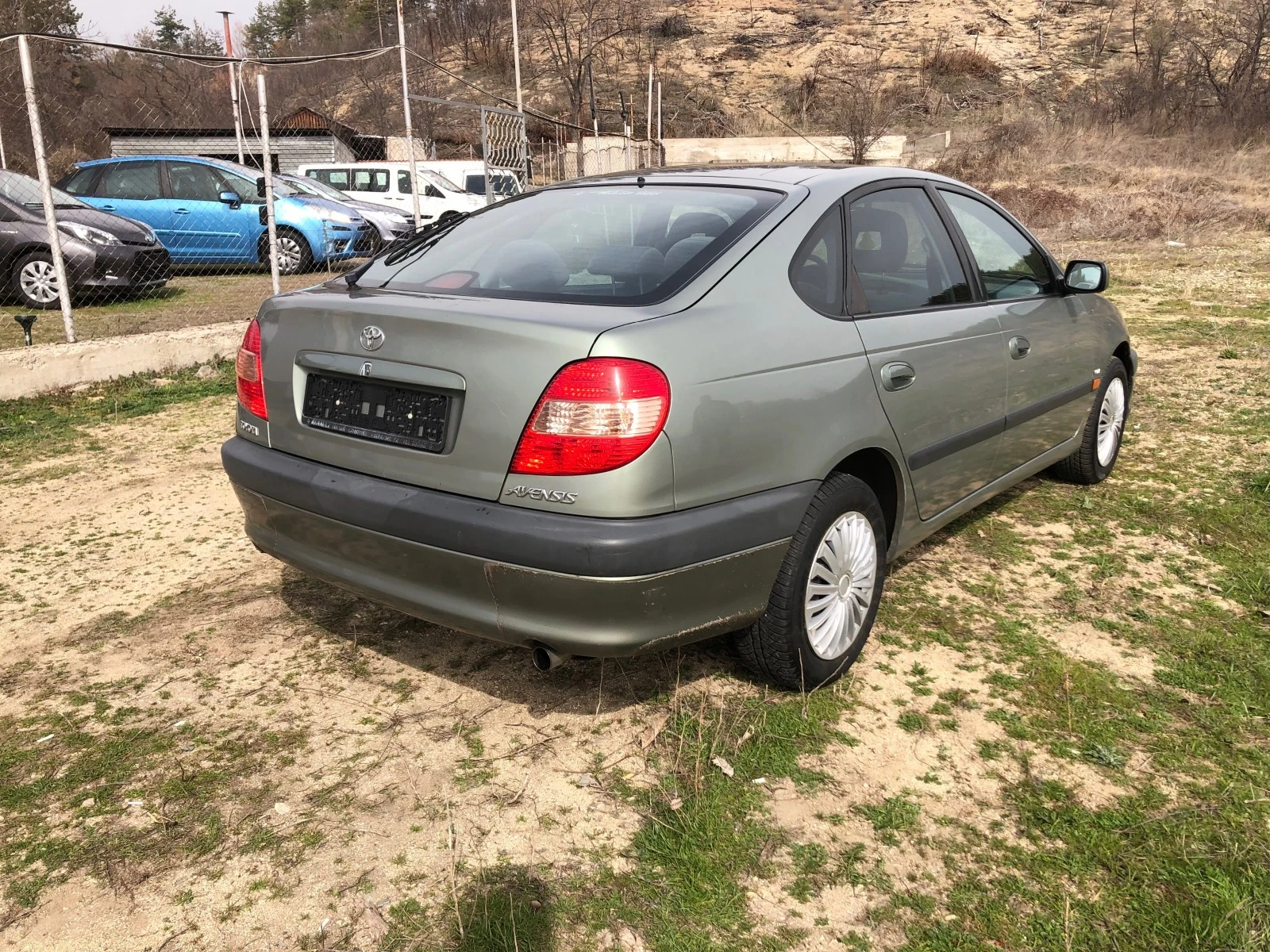 Toyota Avensis 1.8 Кломатик - изображение 3