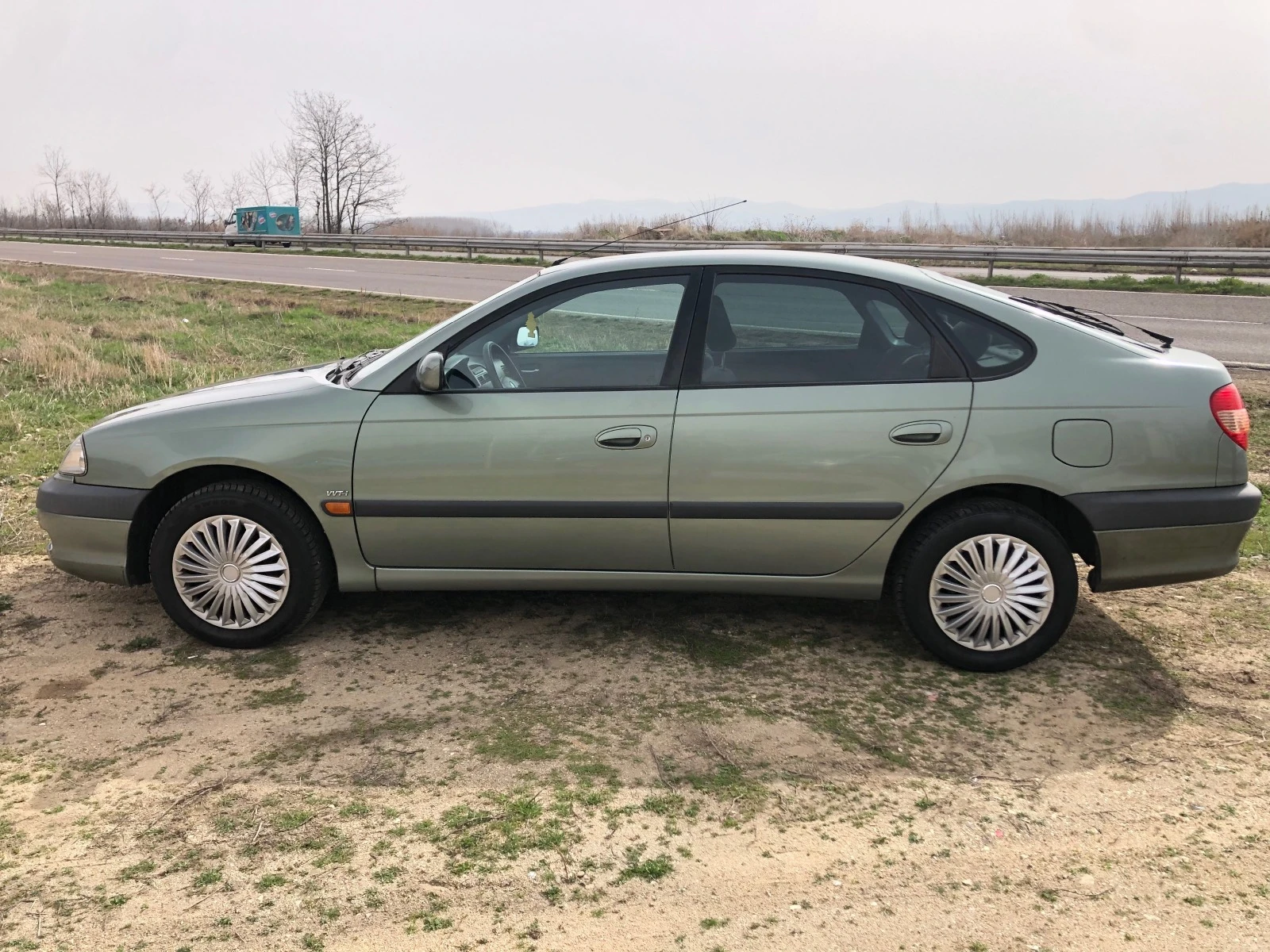 Toyota Avensis 1.8 Кломатик - изображение 7