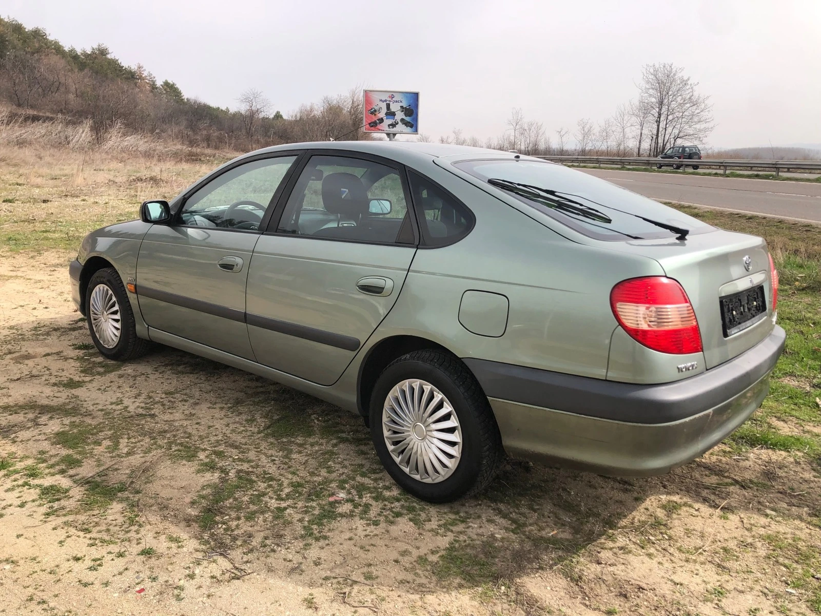 Toyota Avensis 1.8 Кломатик - изображение 6