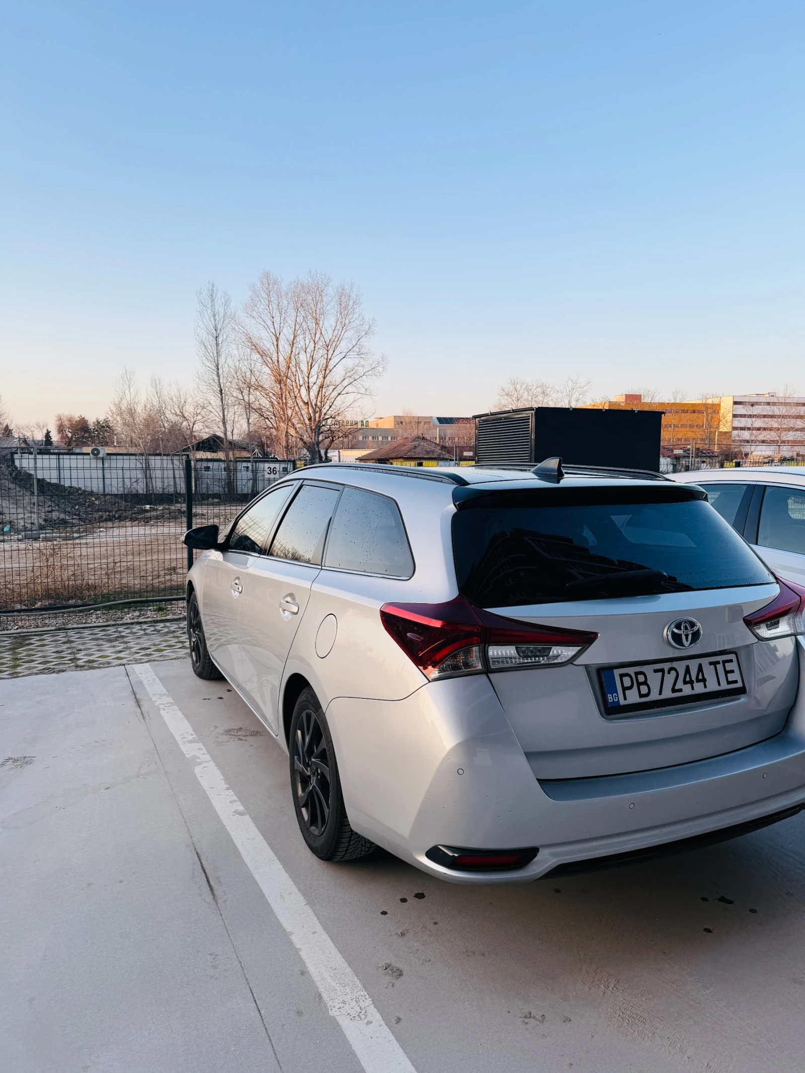 Toyota Auris TS Hybrid + GAS (Икономичен), снимка 3 - Автомобили и джипове - 53514714
