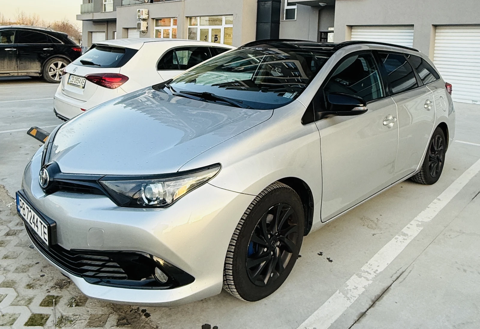 Toyota Auris TS Hybrid + GAS (Икономичен), снимка 2 - Автомобили и джипове - 53514714