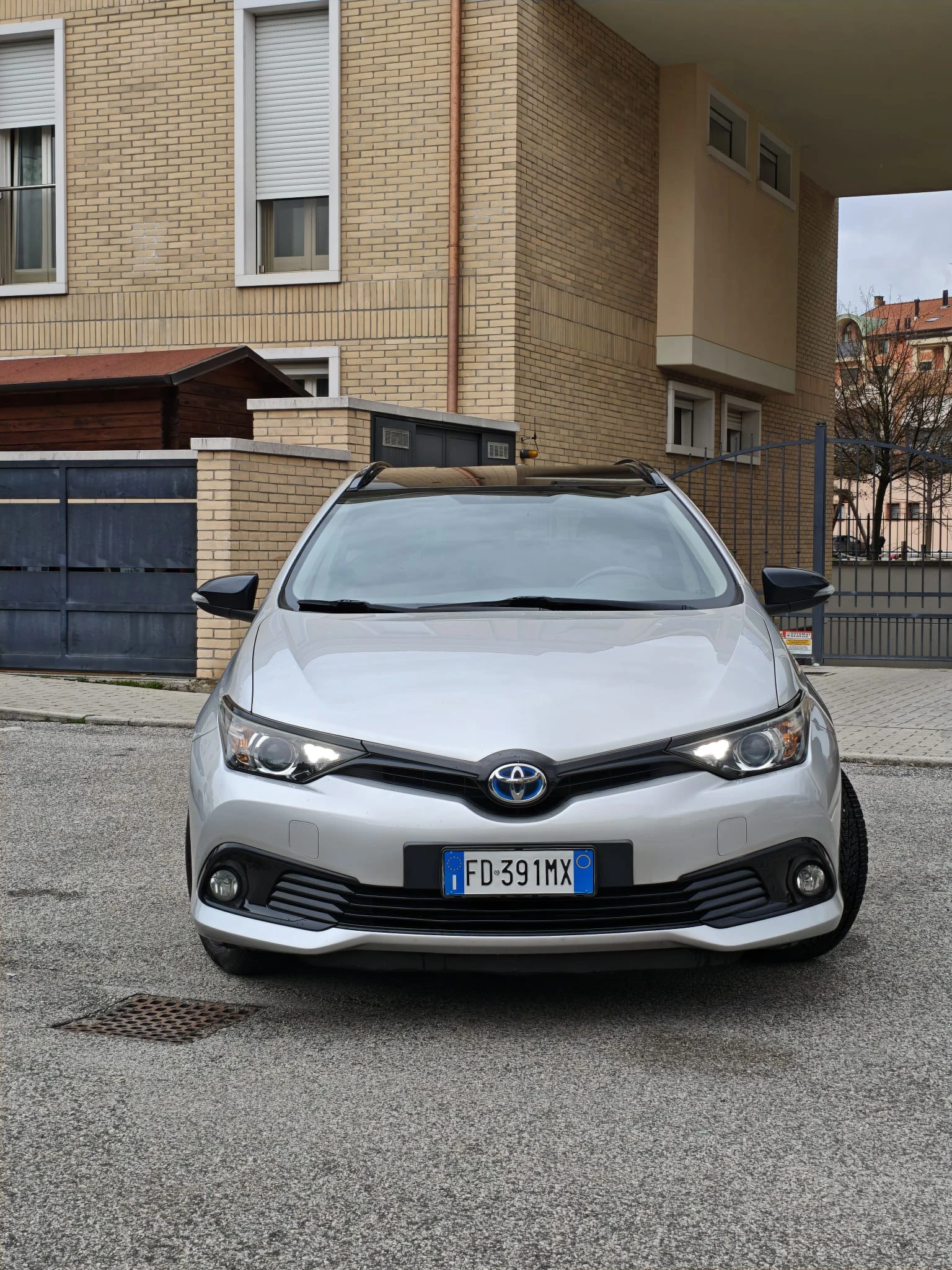 Toyota Auris TS Hybrid + GAS (Много икономичкна) - изображение 2