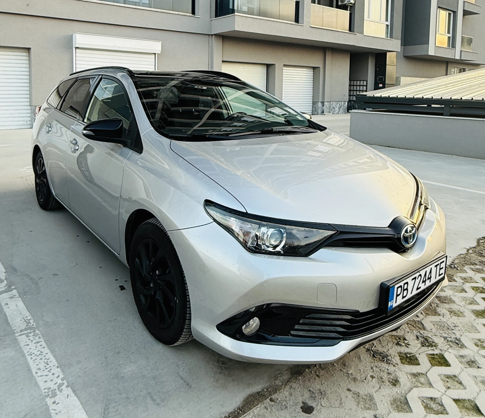 Toyota Auris TS Hybrid + GAS Регистрирана (гори 5 евро /100км)
