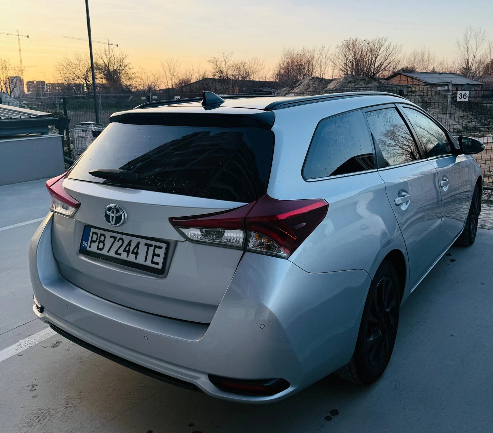 Toyota Auris TS Hybrid + GAS (Икономичен), снимка 5 - Автомобили и джипове - 53514714