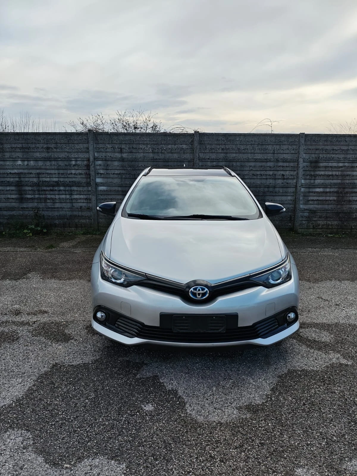 Toyota Auris TS Hybrid + GAS (гори 5 евро /100км)