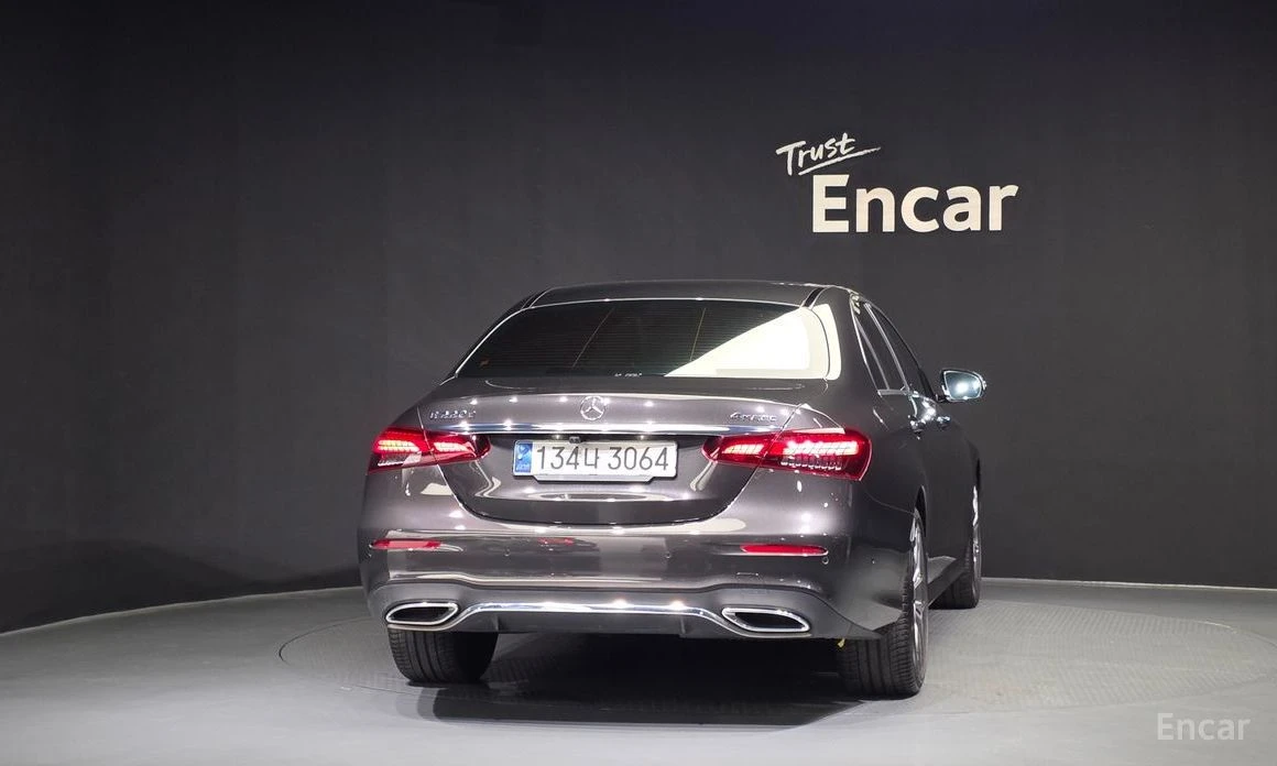 Mercedes-Benz E 220, снимка 4 - Автомобили и джипове - 54715425
