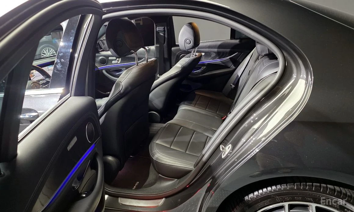 Mercedes-Benz E 220, снимка 11 - Автомобили и джипове - 54715425