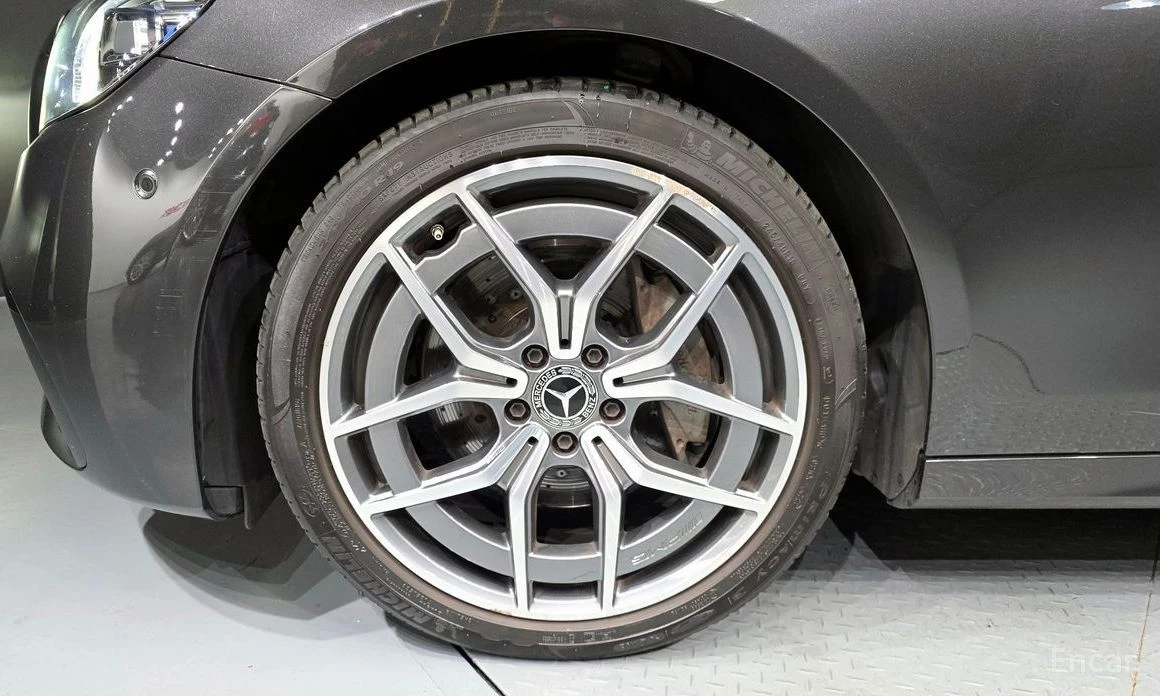 Mercedes-Benz E 220, снимка 5 - Автомобили и джипове - 54715425
