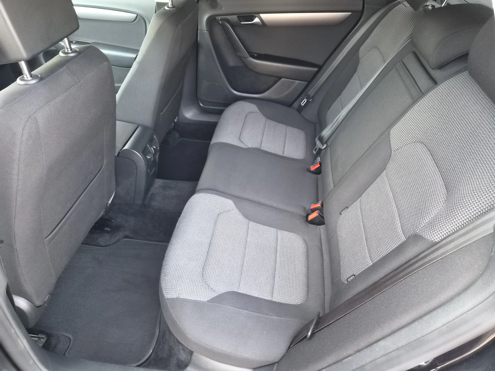 VW Passat 2.0TDI AUTOMAT , снимка 12 - Автомобили и джипове - 54825029